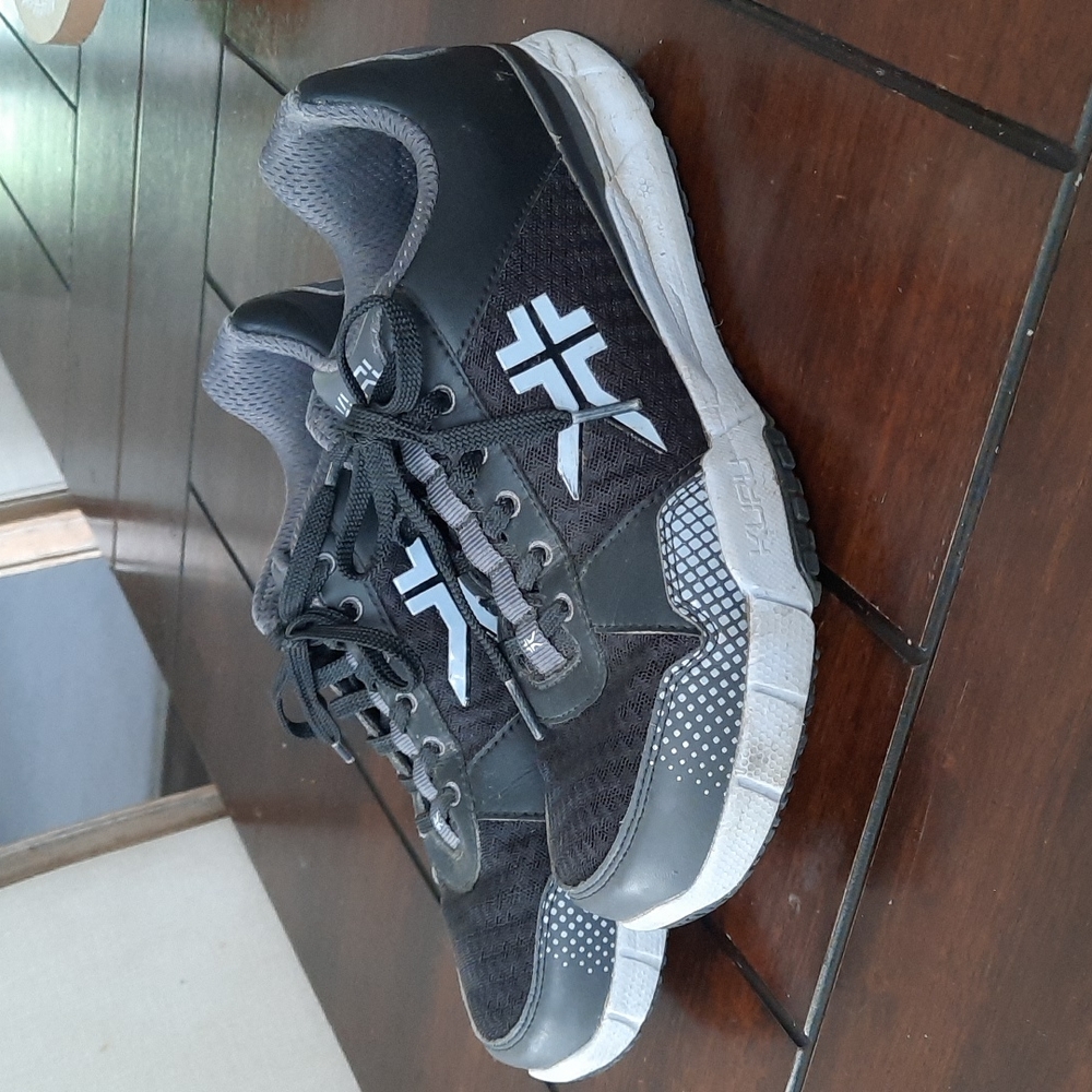 Sold! Kuru shoes